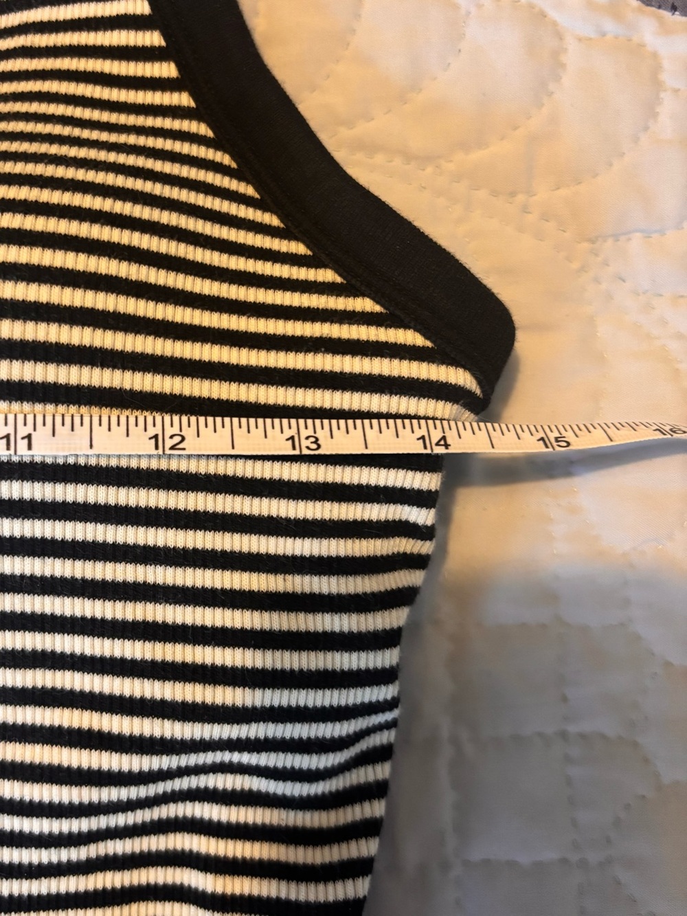 Uniqlo cropped tank top - Picture 7 of 12